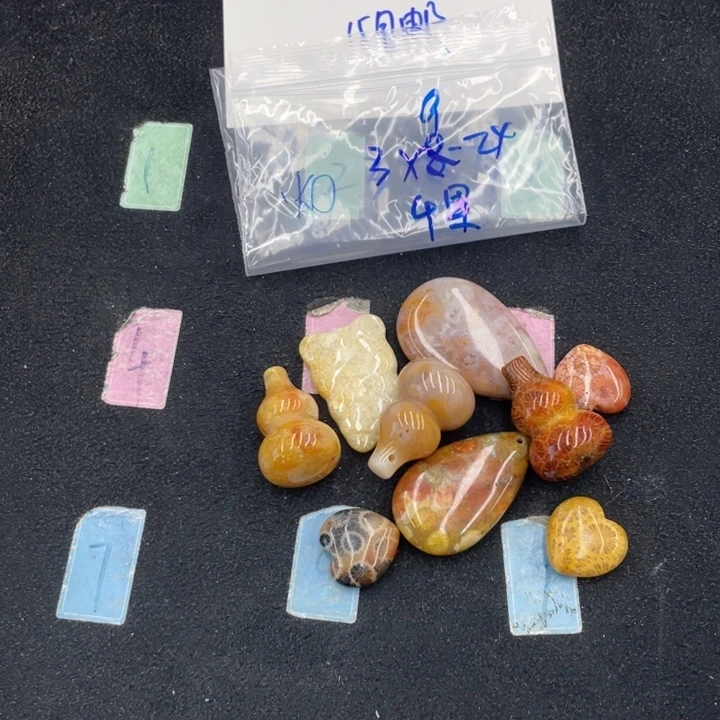 ****里硅化珊瑚（珊瑚玉）合金颈饰