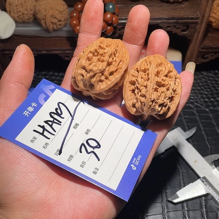 H***G吊坠文玩核桃大姑石40