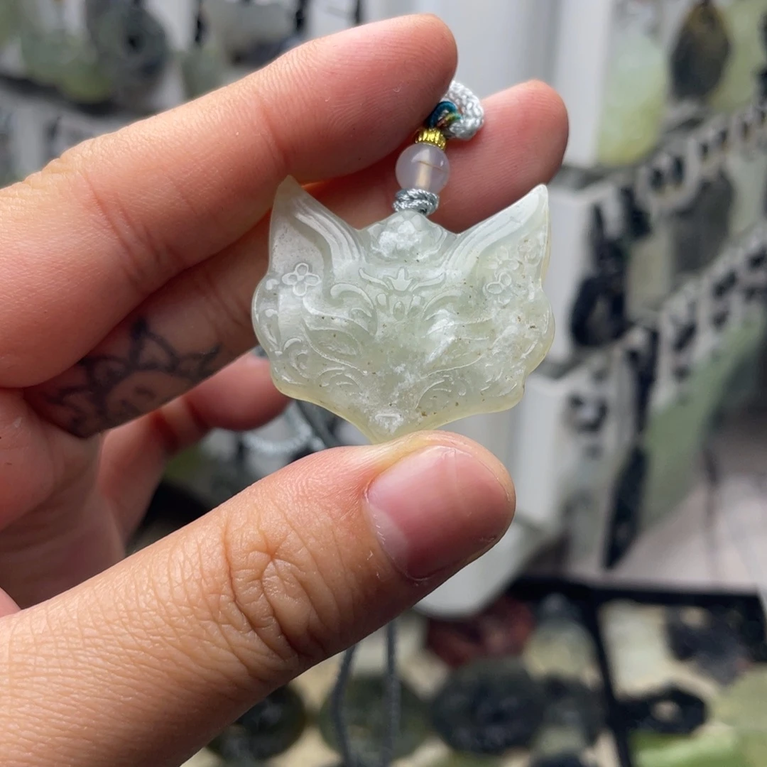 岫玉未镶嵌吊坠狐狸