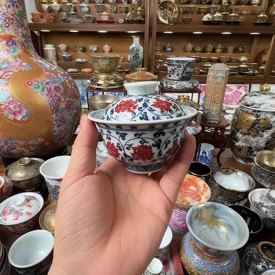 青花釉里红缠枝莲盖碗