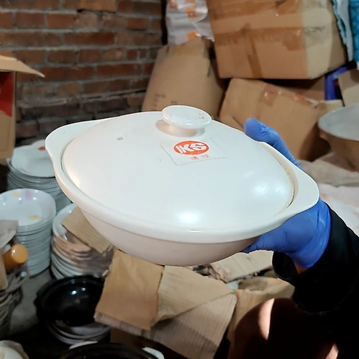 摆件盘子碗茶壶啥都有