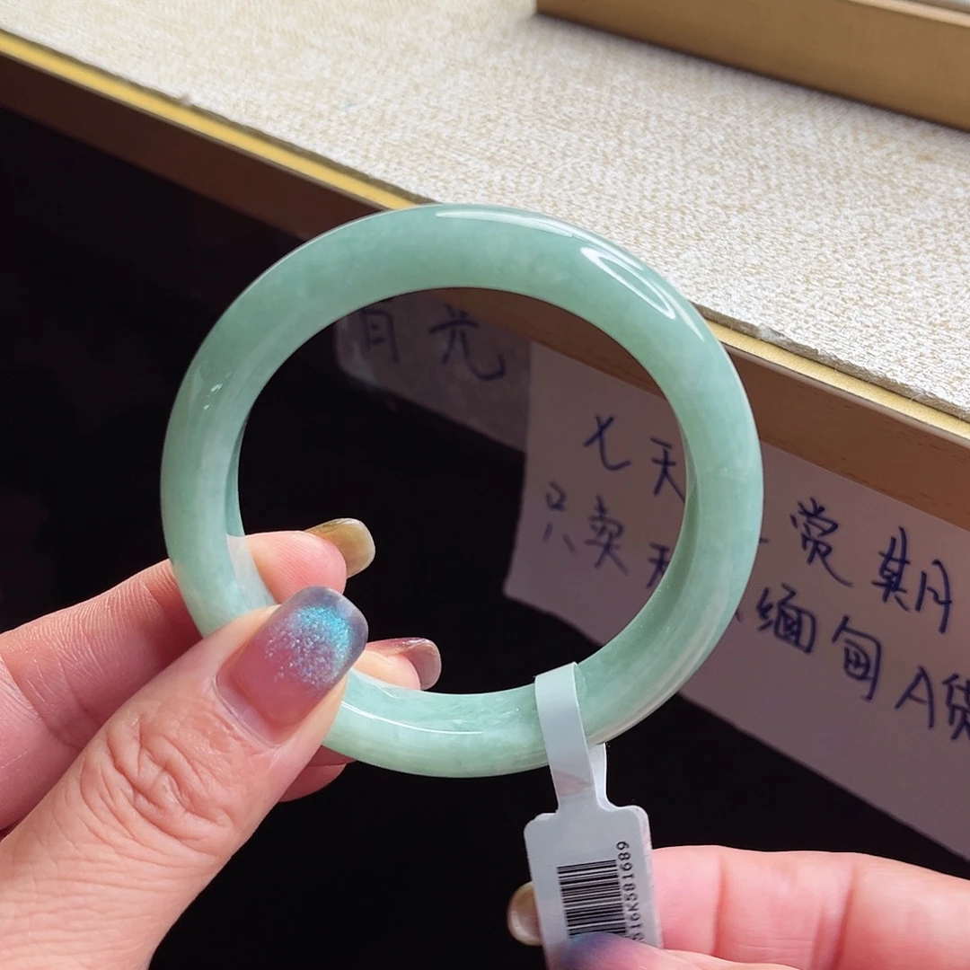 翡翠手镯未镶嵌手镯