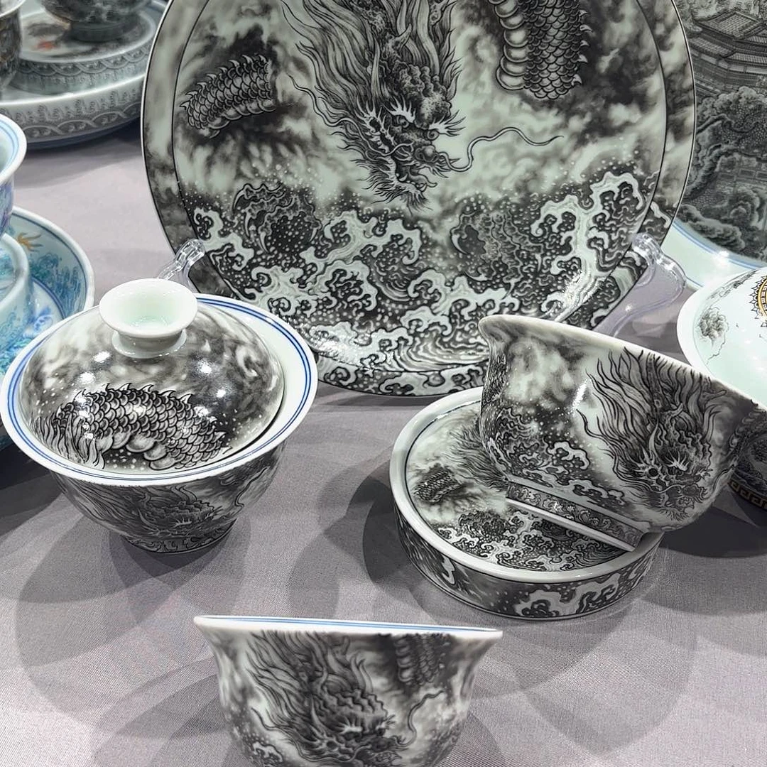 瓷片景德镇瓷器研究中心主任兼秘书