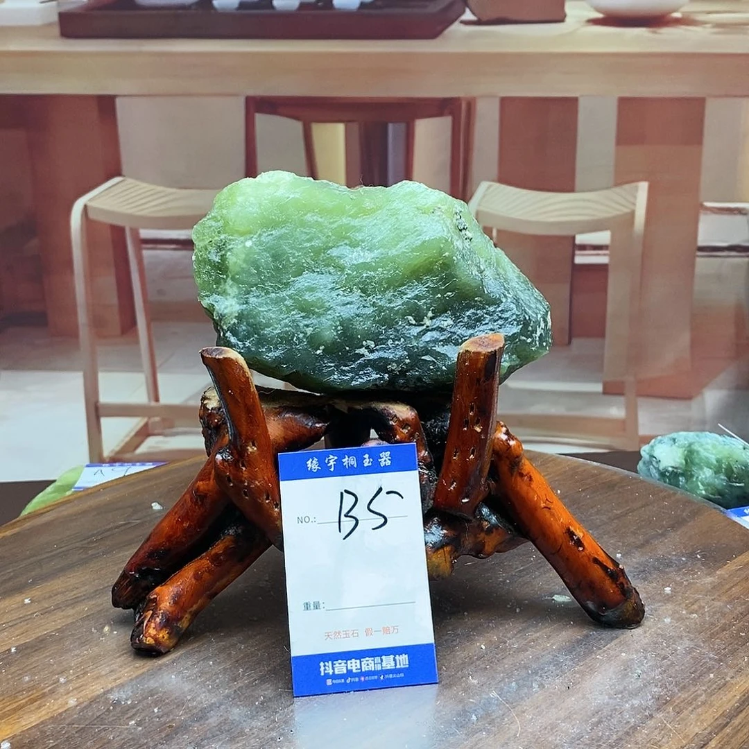 蛇纹石玉原石未镶嵌