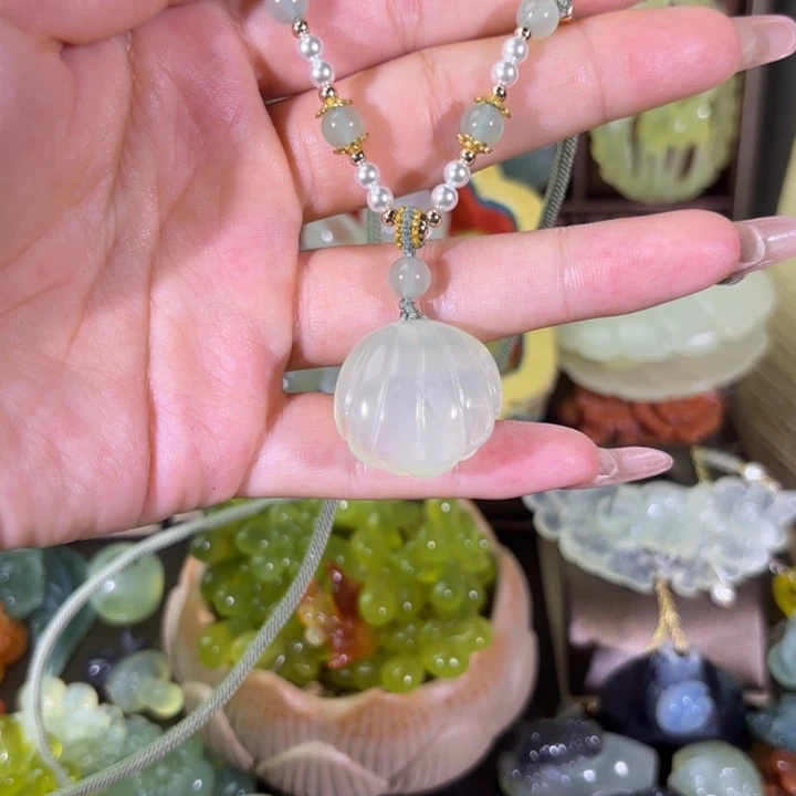 蛇纹石玉未镶嵌颈饰