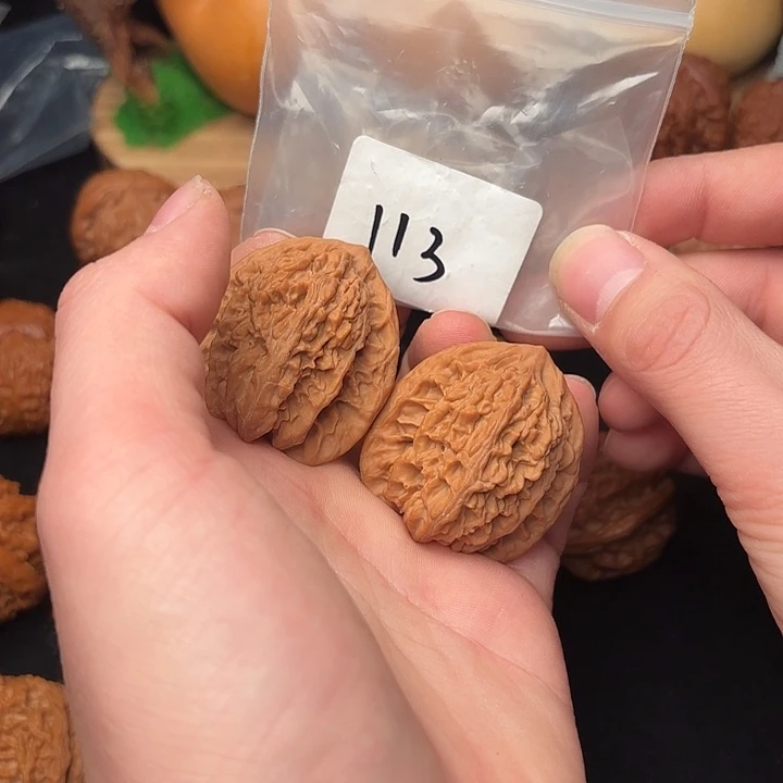 文玩核桃把件40 尺   霞云岭  盘龙虎头   113