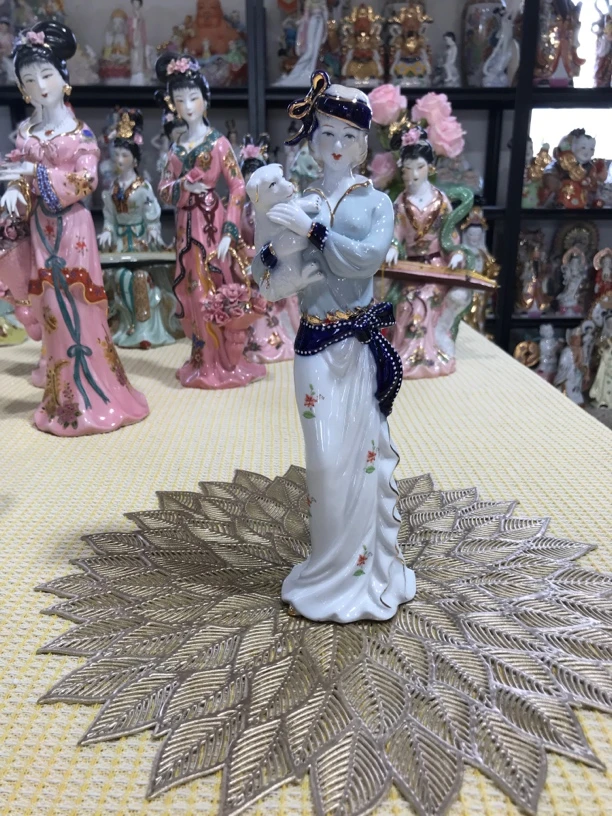 西洋美女瓷偶摆件抱小狗狗 高29厘米左右 陶瓷