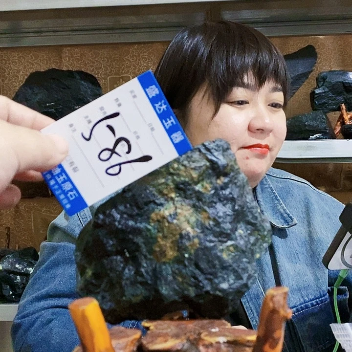 蛇纹石玉原石未镶嵌