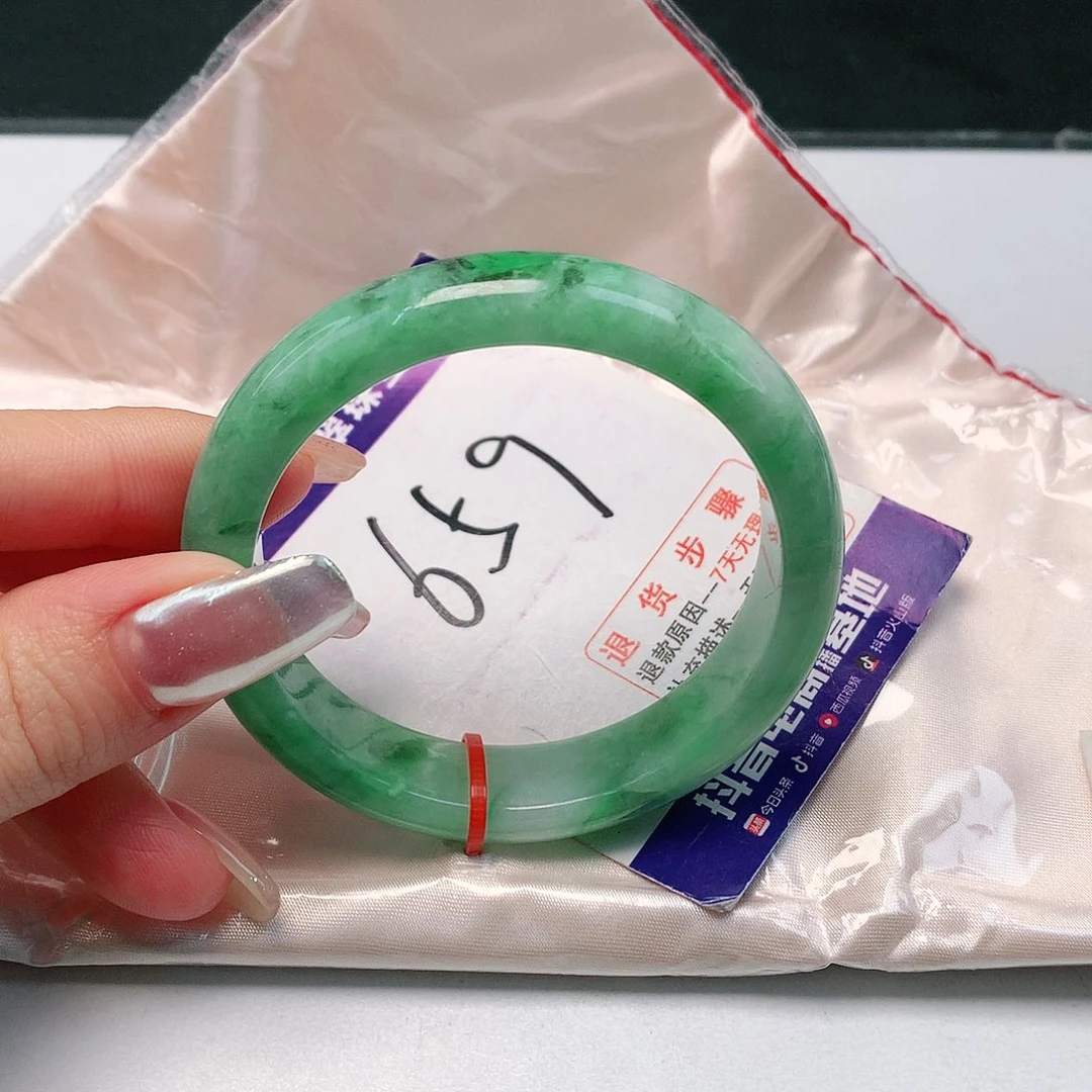 翡翠手镯未镶嵌翡翠手镯