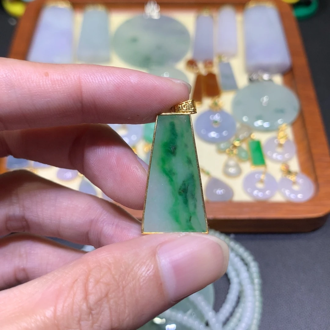 吊坠(不含链)18K金镶嵌翡翠