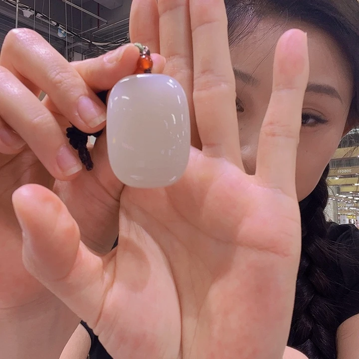 和田玉未镶嵌颈饰红*