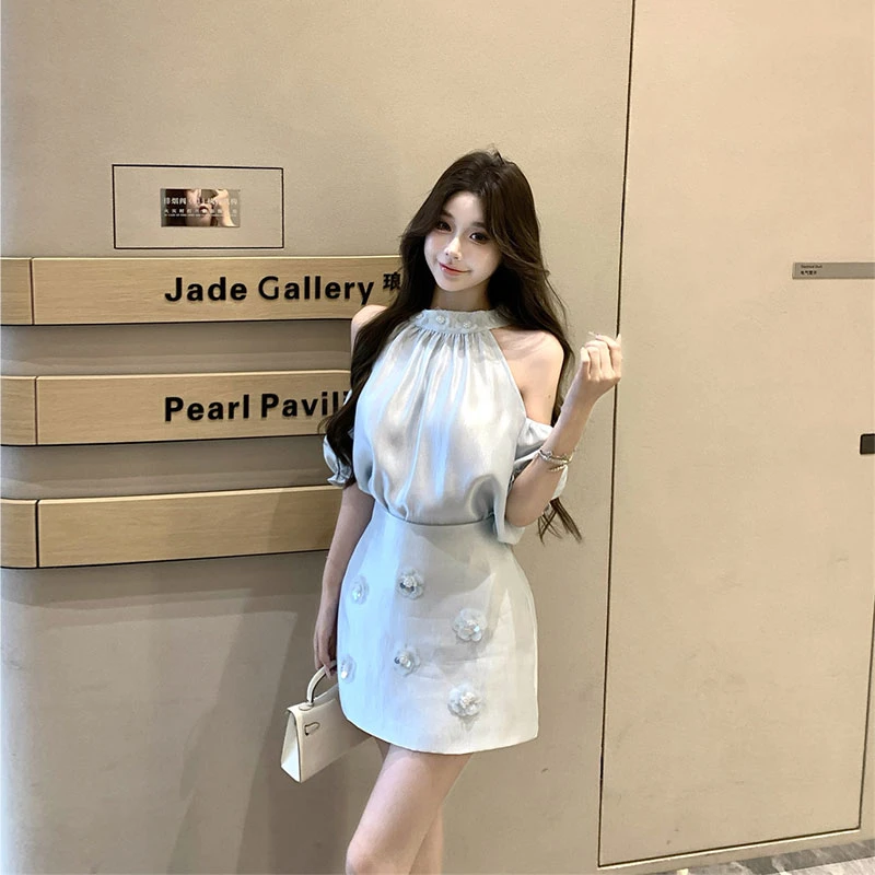 2025夏季新款气质千金精致露肩挂脖短袖上衣立体订花半身裙两件套