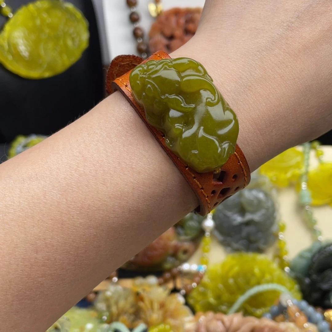 未镶嵌蛇纹石玉颈饰