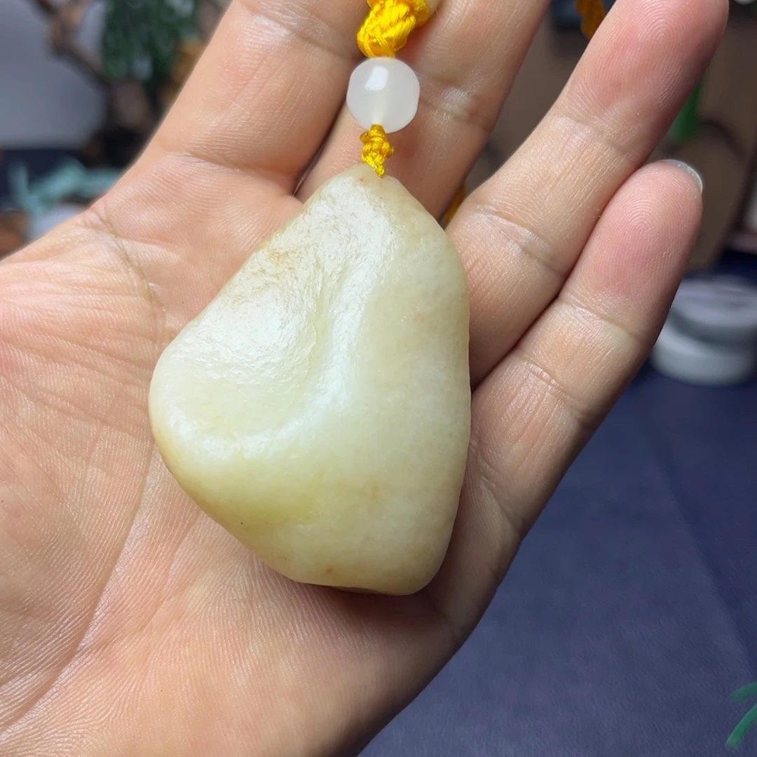 透闪石质玉未镶嵌珠宝奇石