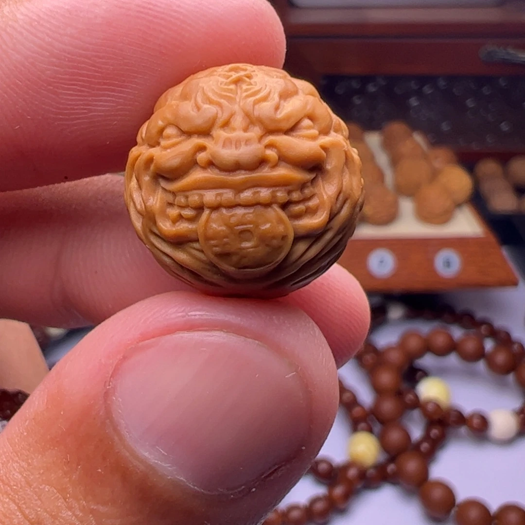 吊坠猴头核桃精工吞币