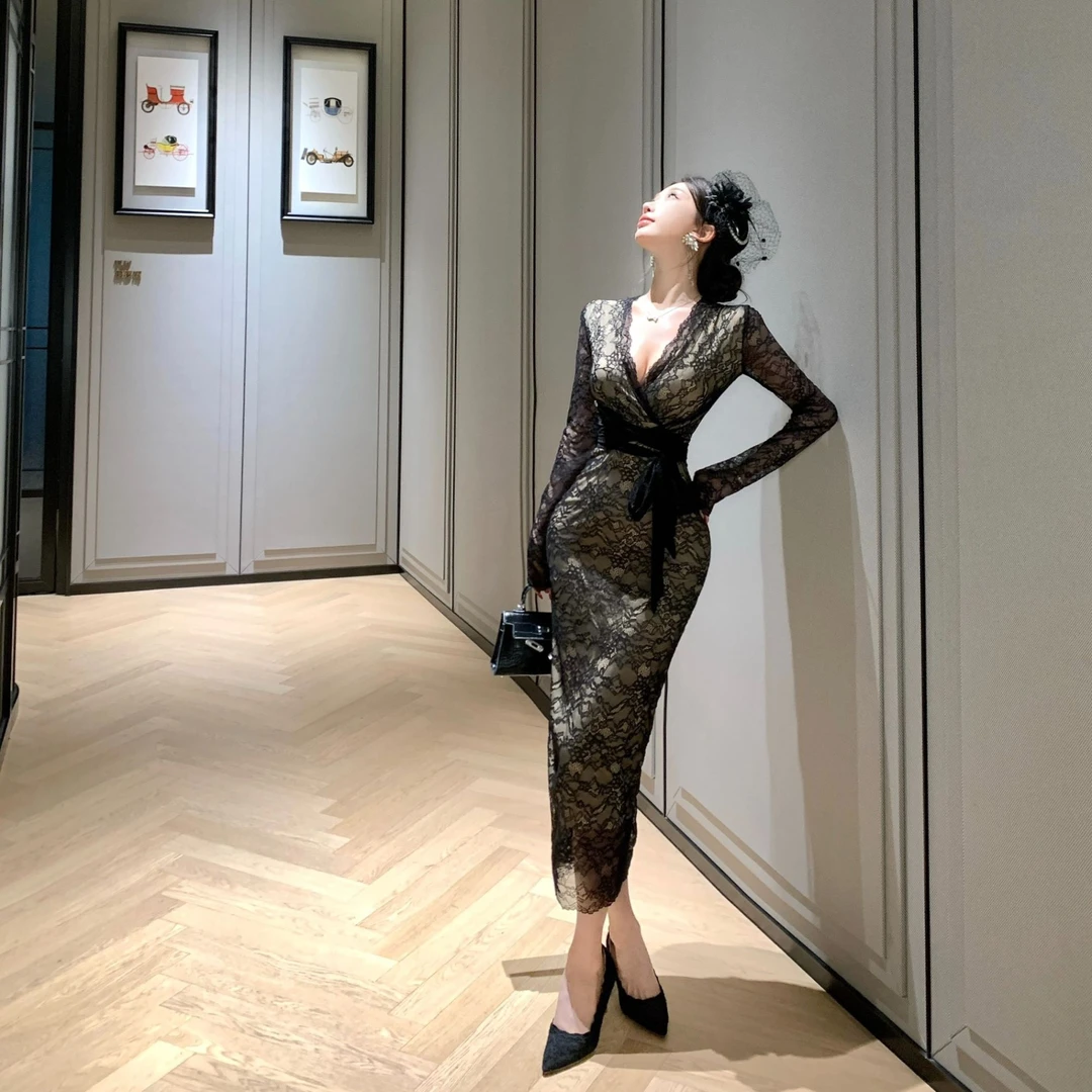 法式复古女神范纯欲风性感优雅气质时尚高级感蕾丝V领绑带包臀裙