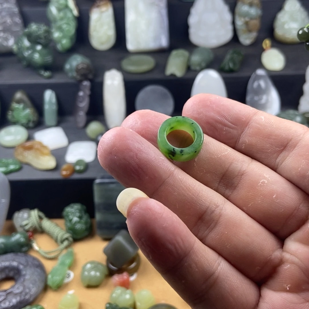和田玉未镶嵌颈饰范**祥