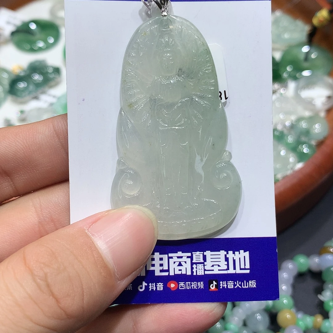 翡翠18K金镶嵌颈饰千手观音