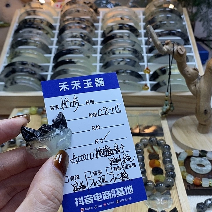 怾***步蛇纹石玉未镶嵌颈饰天然岫玉水墨狐狸面具