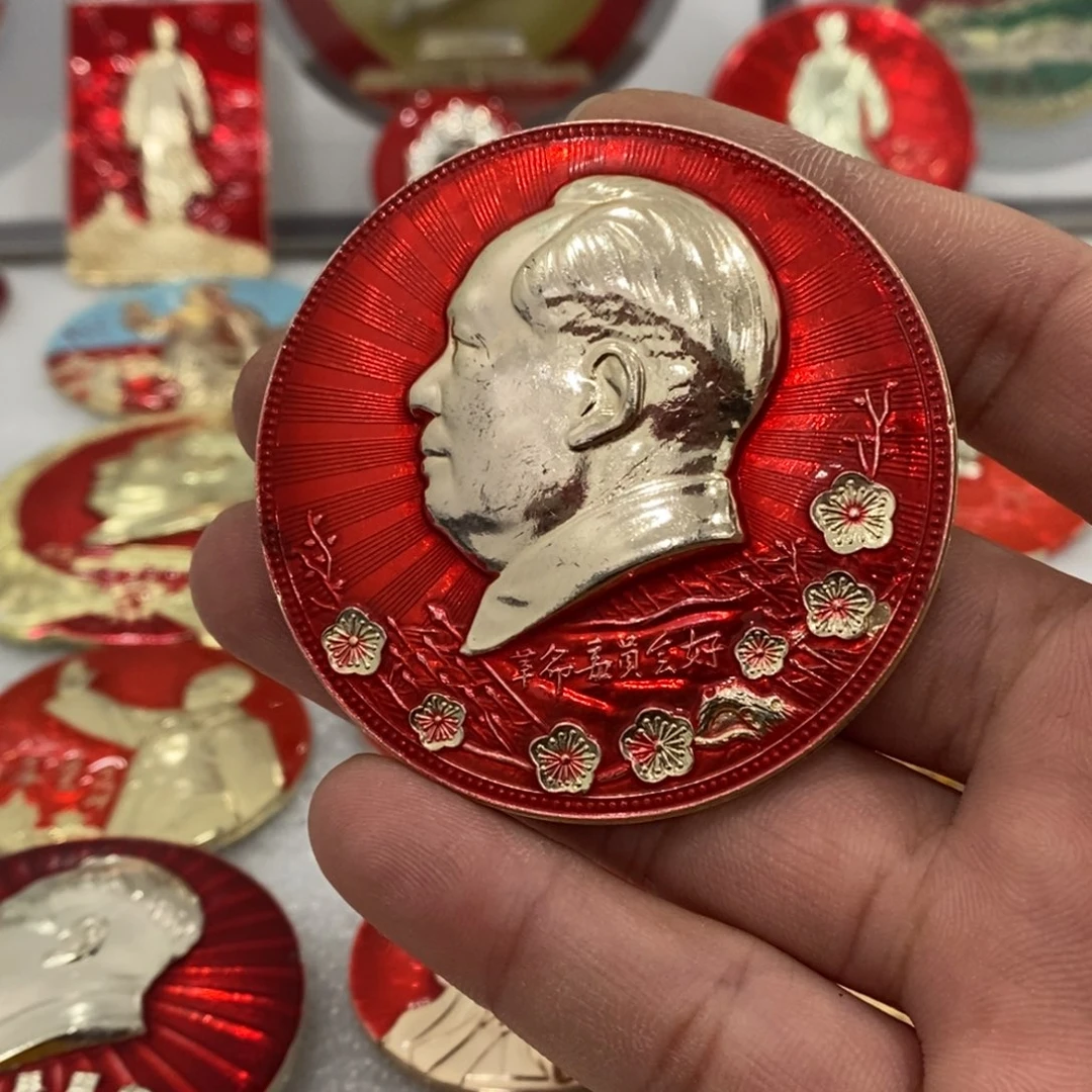 铝红色纪念章6.2cm革委会好梅花