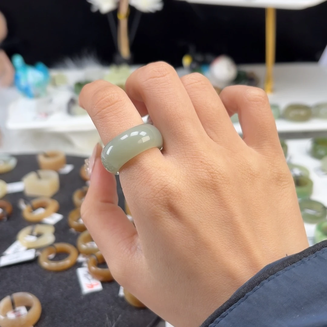 和田玉未镶嵌戒指P67奶蓝轮胎16.8不退换