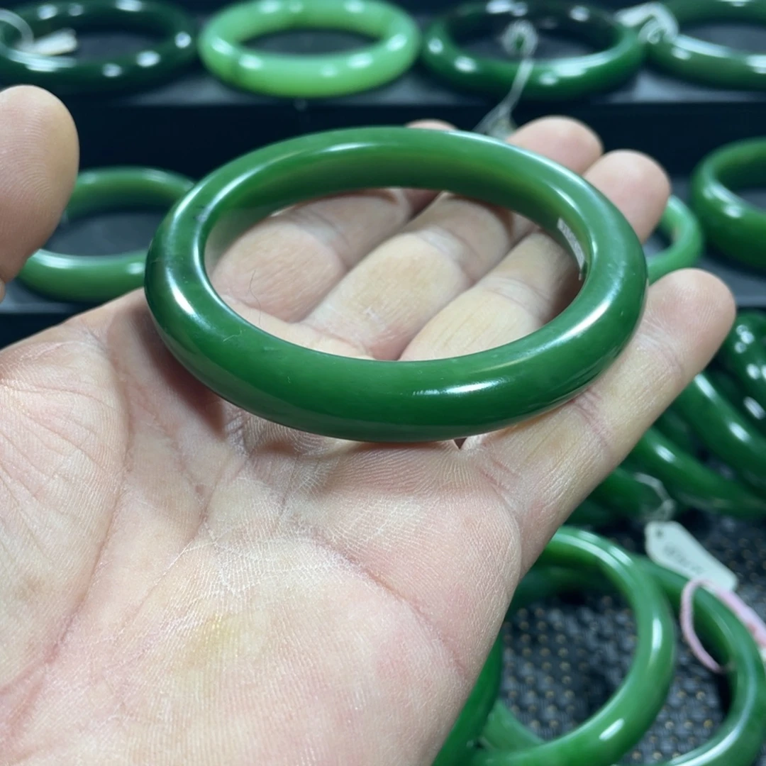 和田玉（碧玉）未镶嵌手镯