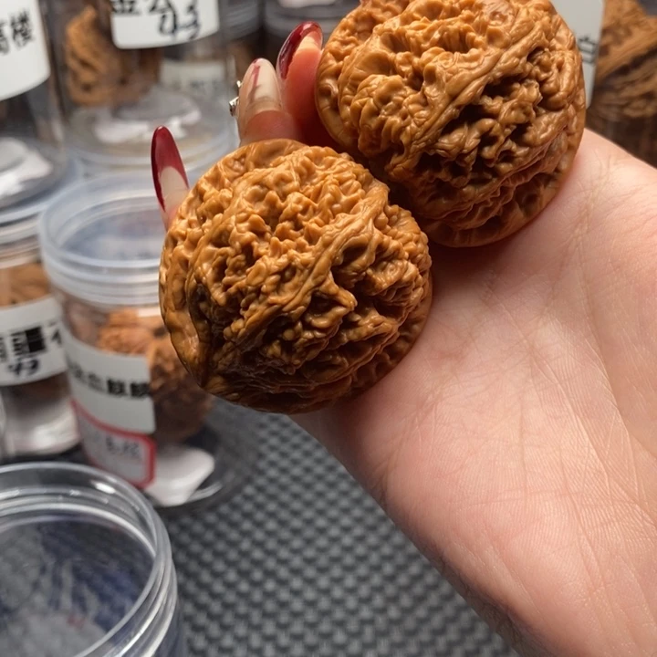 文玩核桃吊坠嵩粗筋