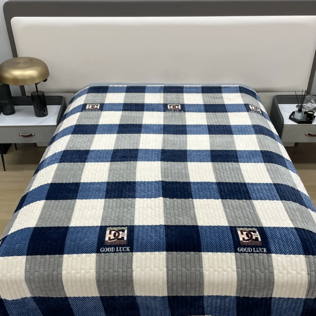 【180×200】直边牛奶绒床盖三层夹棉绗缝加厚保暖多功能床盖防滑