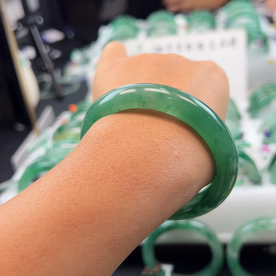 未镶嵌手镯石英质玉