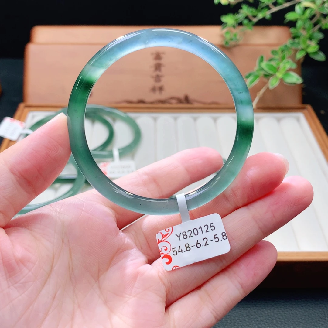 未镶嵌手镯（圆镯）翡翠
