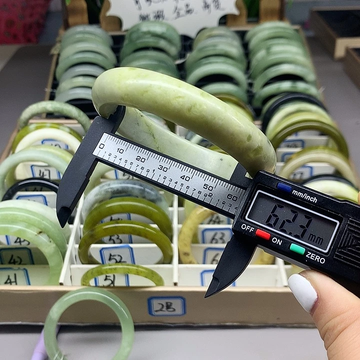 未镶嵌蛇纹石玉手镯61