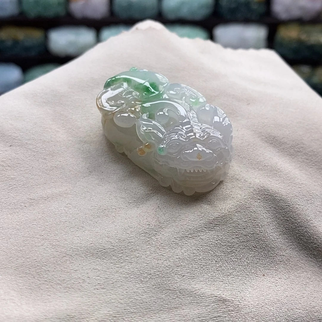 翡翠未镶嵌颈饰天然翡翠吊坠貔貅