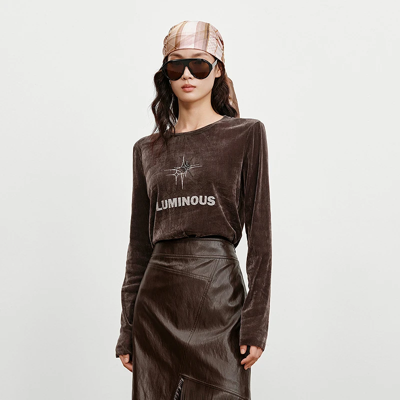 【商场同款】HPLY荷比俪冬女简约圆领星星图案丝绒T恤HYF42610419