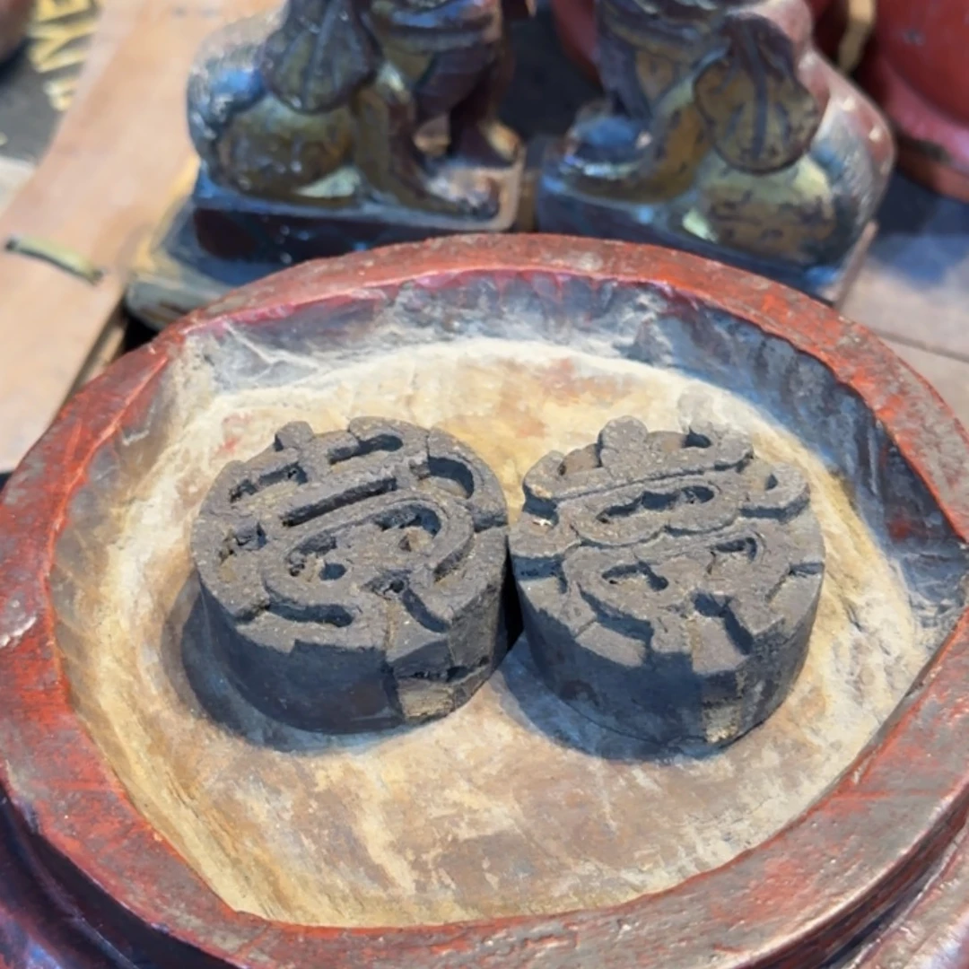 老***爷香樟木两个木雕圆饼寿字