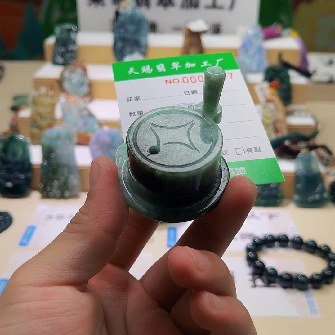 翡翠未镶嵌颈饰轻****了