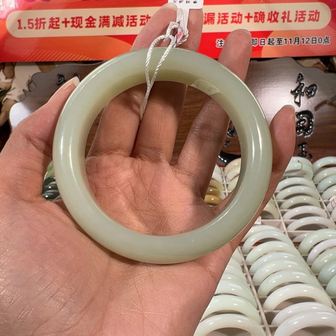 和田玉未镶嵌手镯