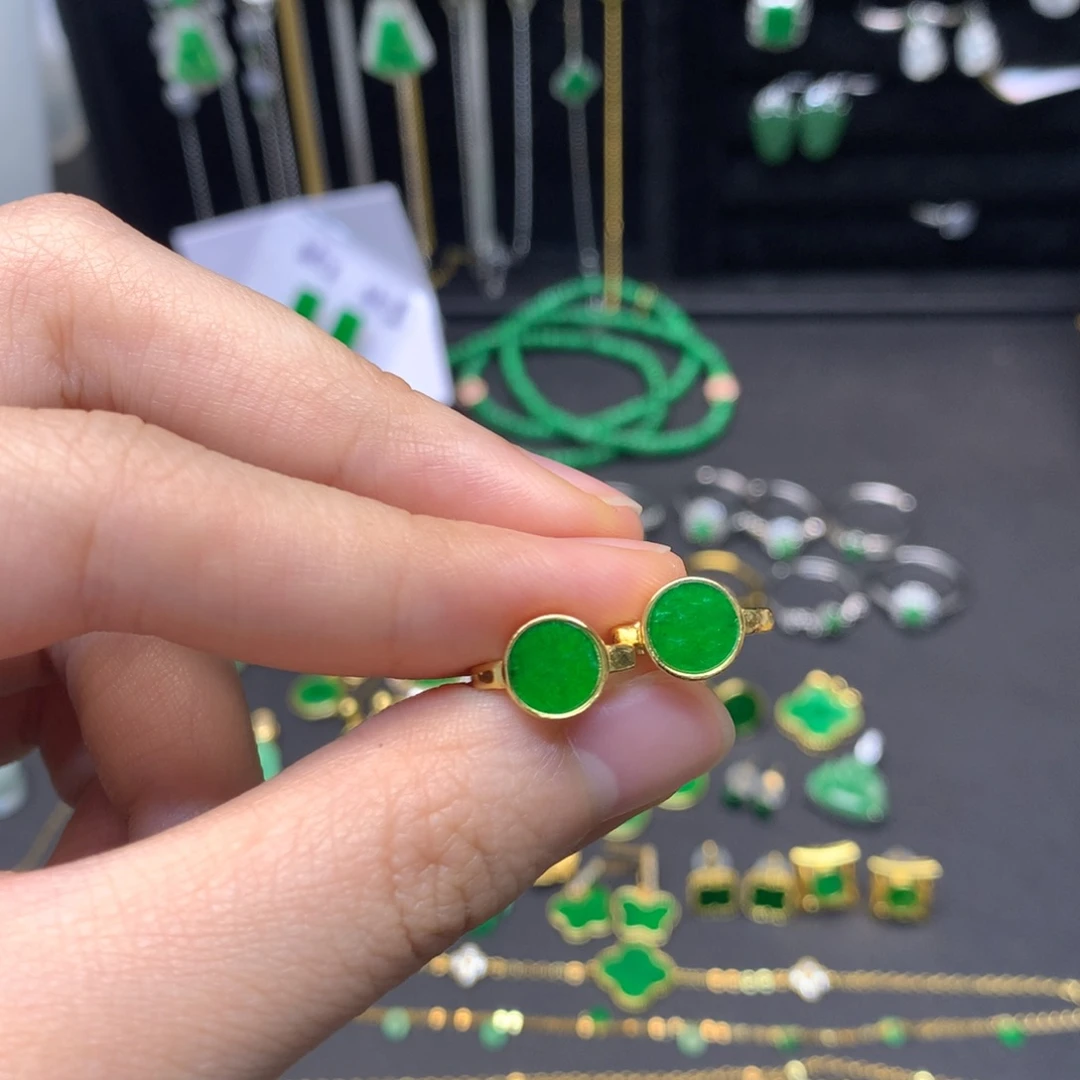 翡翠未镶嵌耳饰有纹裂