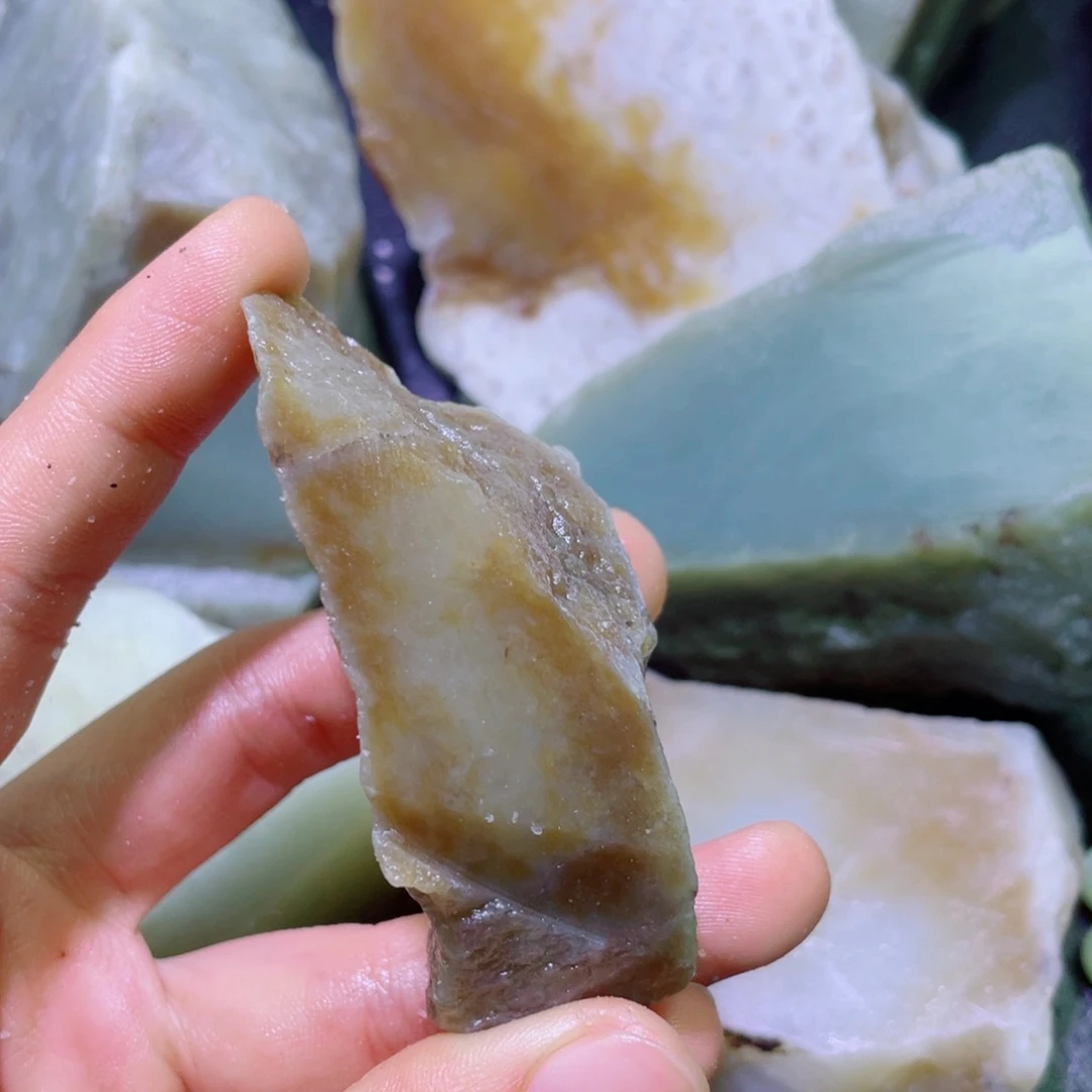 和田玉未镶嵌珠宝半成品