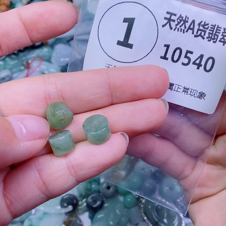 翡翠未镶嵌颈饰吊坠
