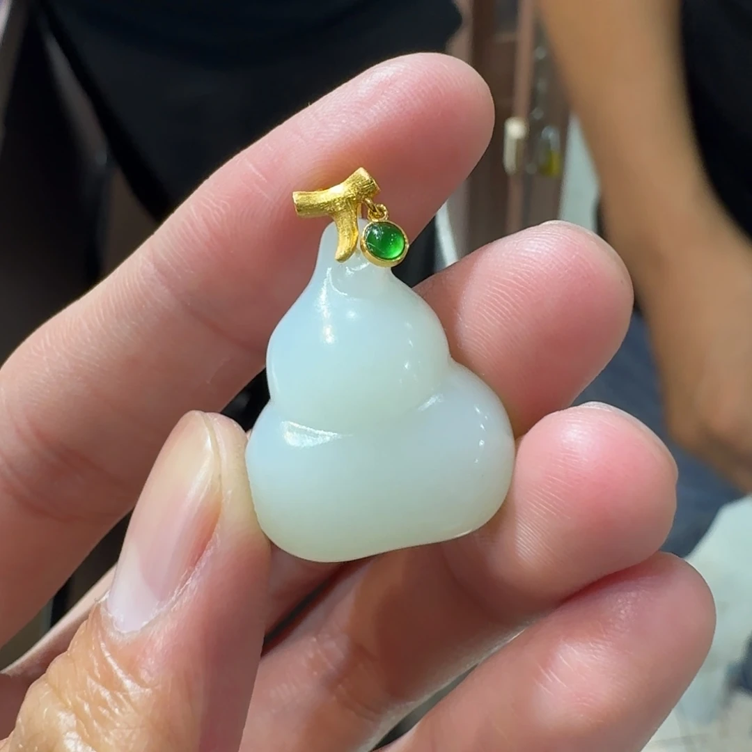 和田玉18K金镶嵌颈饰529好大哥卡27左右俄料葫芦