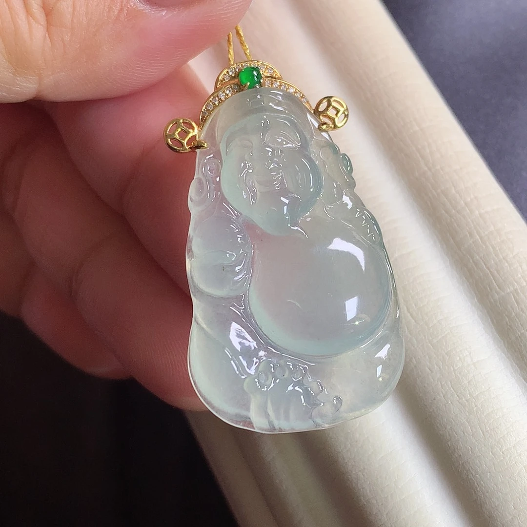翡翠18K金镶嵌颈饰财神
