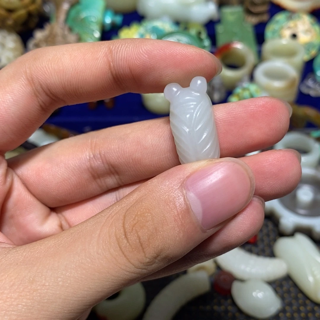 透闪石质玉未镶嵌颈饰