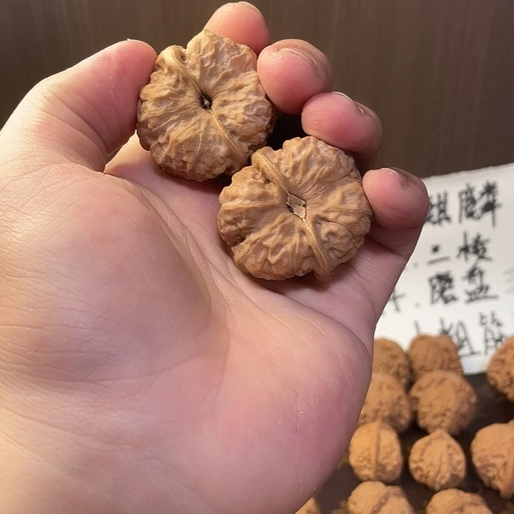 两***子文玩核桃文玩核桃