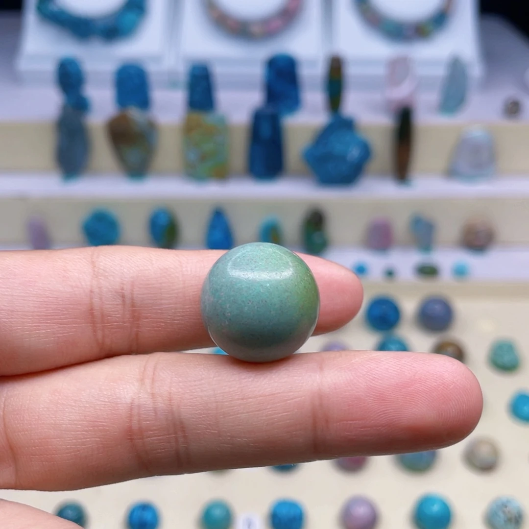 绿松石未镶嵌颈饰