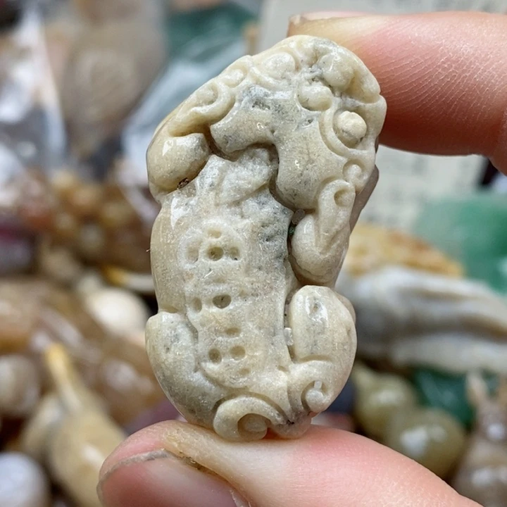 石英质玉未镶嵌颈饰小 有瑕