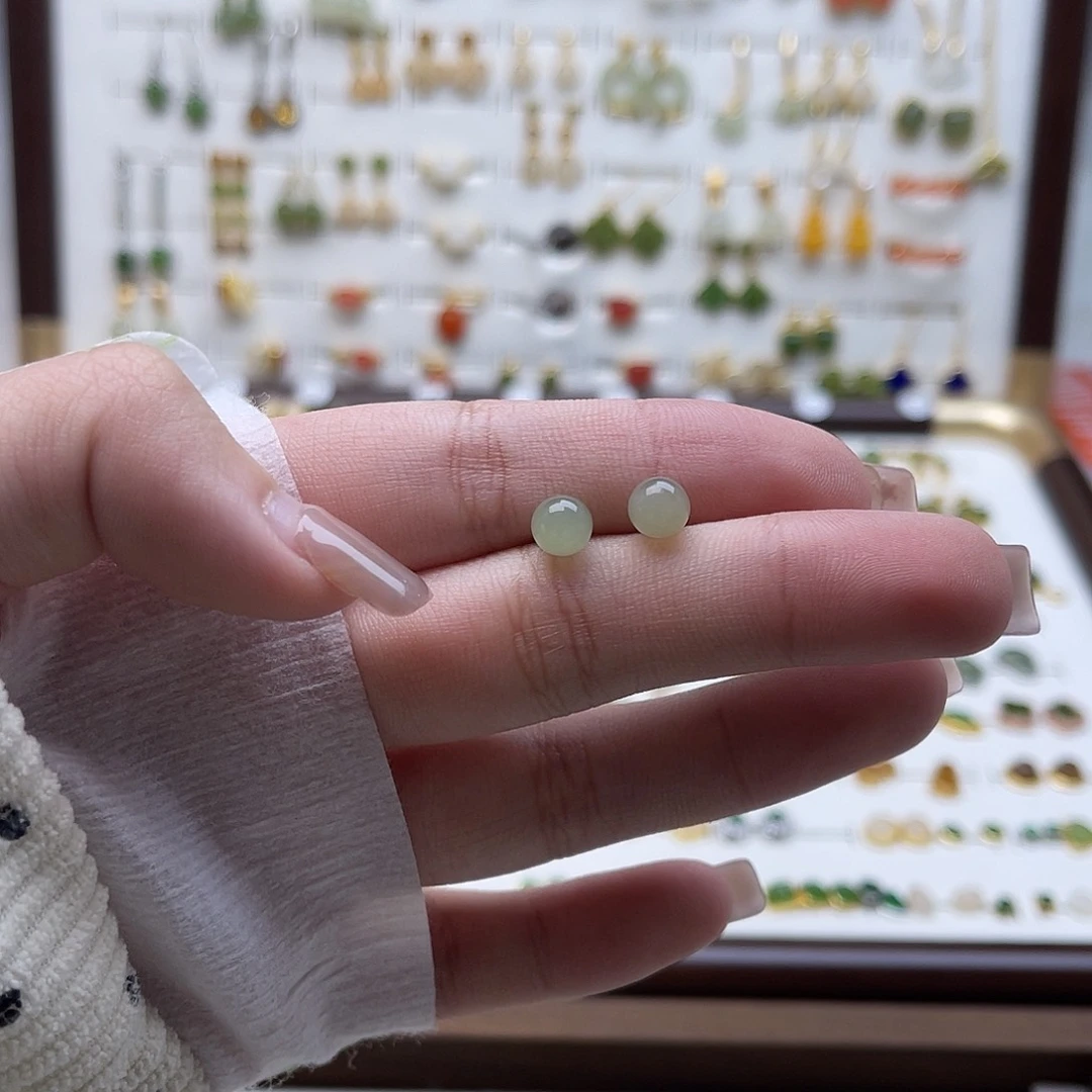 未镶嵌和田玉耳饰