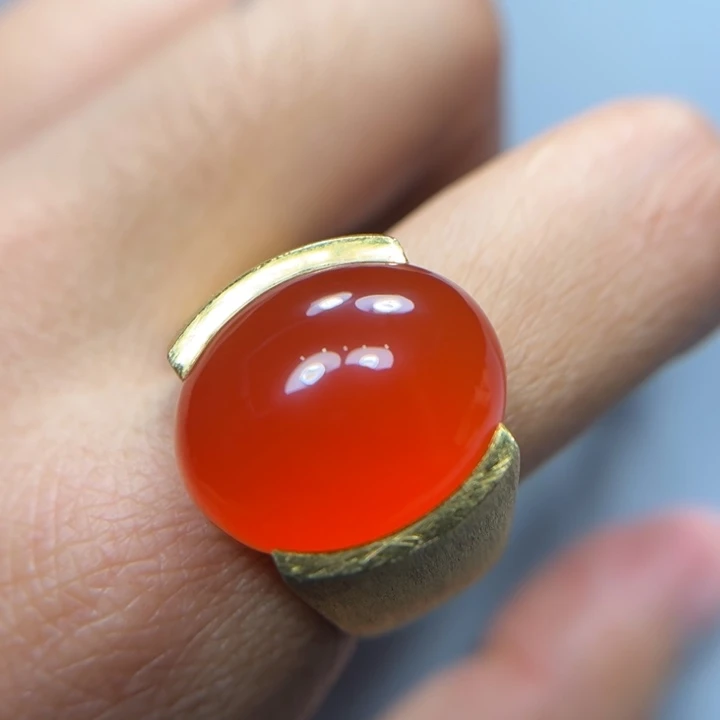 南红玛瑙冰红戒指18K金镶嵌