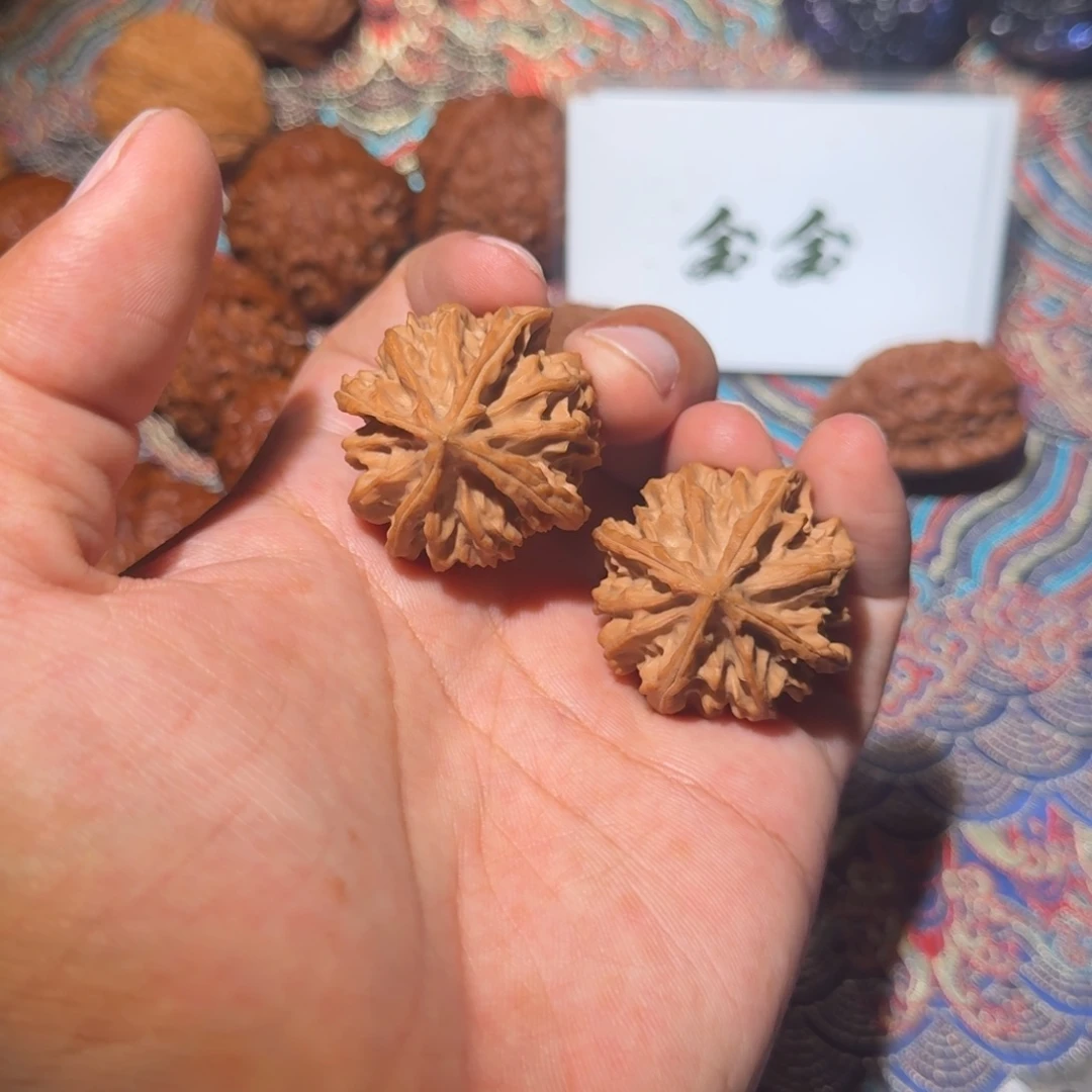 文玩核桃把件2027岐山四棱，尺寸33 33 34