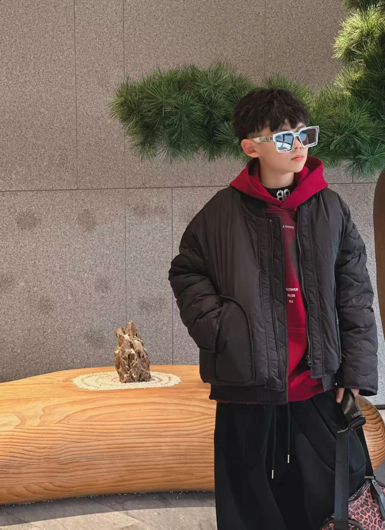 实穿性很高的羽绒服 假两件设计，模特穿150