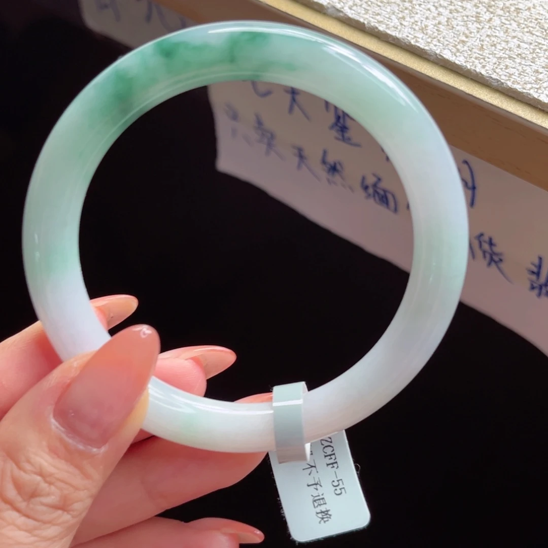 翡翠手镯未镶嵌手镯
